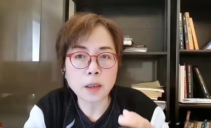 震惊！黄智贤公开赞扬高市早苗引争议：只谈能力不提立场，统派舆论哗然

2026年