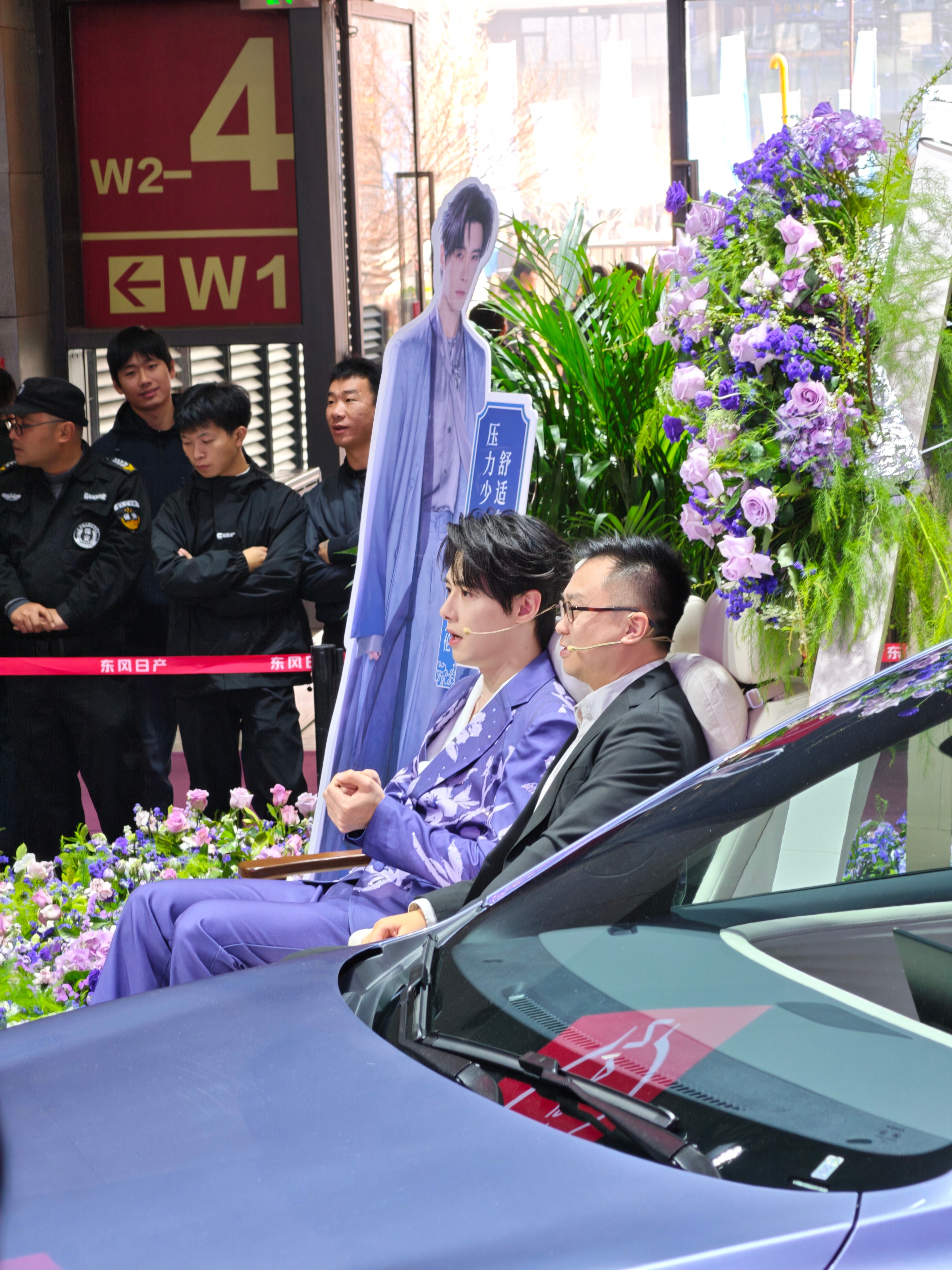 方逸伦长沙车展大红大紫展台 这么近见到明星啊