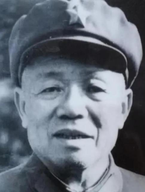 1986年，北京301医院的一间病房里，一位开国上将正面对人生最后一次重大选择，