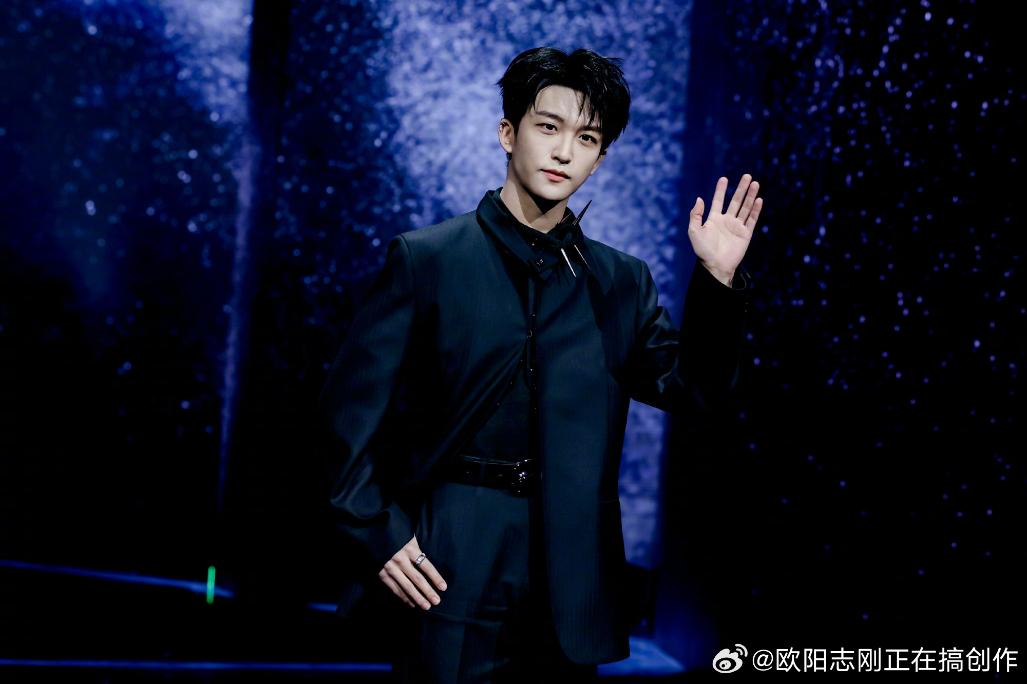 这些都是此刻正在参加微博之夜的明星，如果你能把他们名字都叫出来，说明你很可能未满