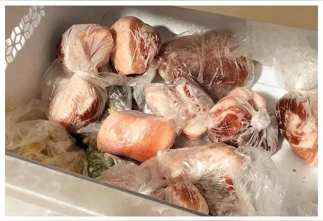 这句话说得特别对，很多食物外表看着好好的，其实已经变质、有细菌毒素了，吃了很容易