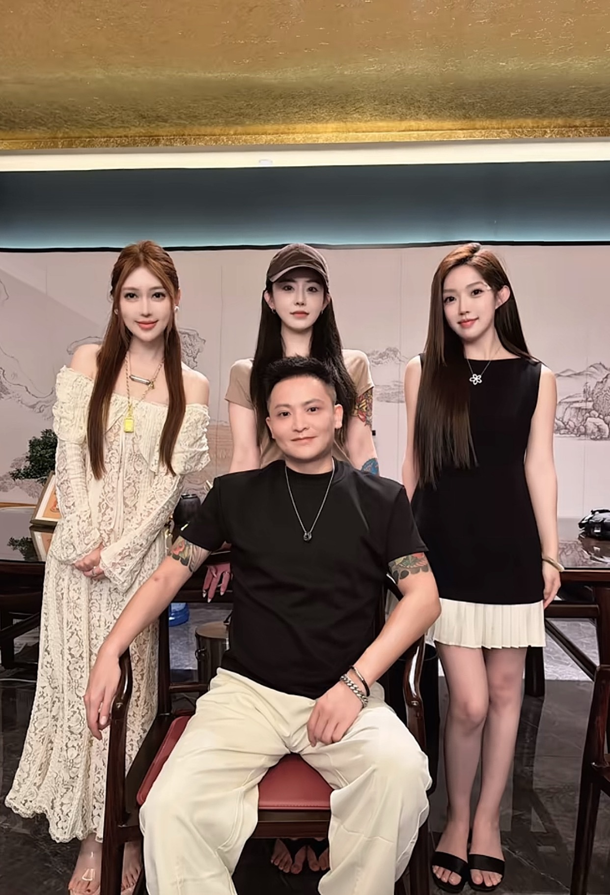 贾二常现在的颜值可以走爱豆路线吗？