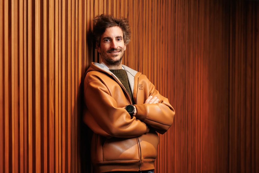 在奢侈品界，家族传承往往是品牌长青的秘诀。近日，一则消息引发了全球时尚行业的热议