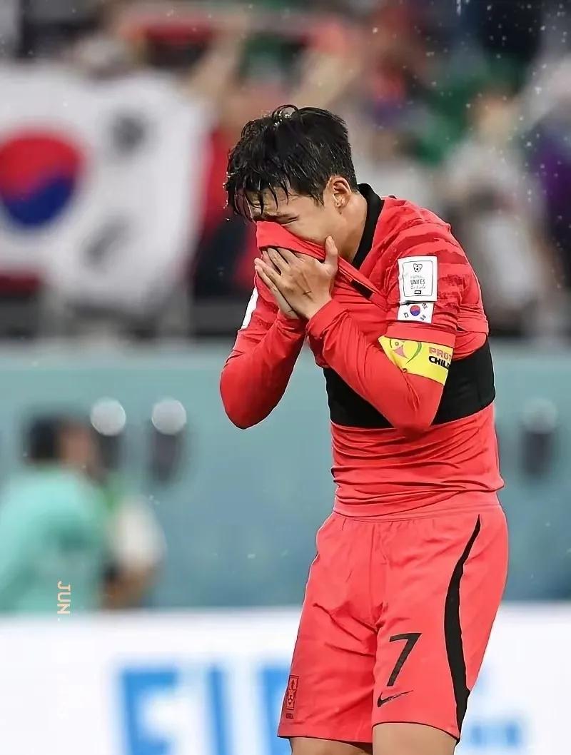 仅8名球员回国！韩国总统亲自道歉！韩国队未进入世界杯32强后，韩国足协宣布，不会