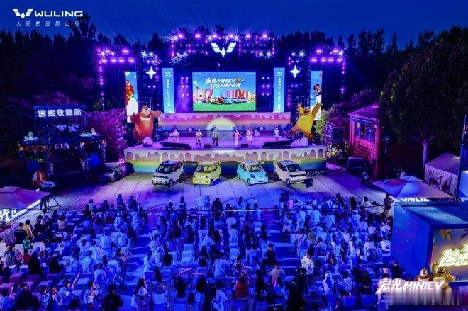 宏光MINIEV这车才五年就卖了170万辆！它不断出新花样，满足咱各种需求，还老