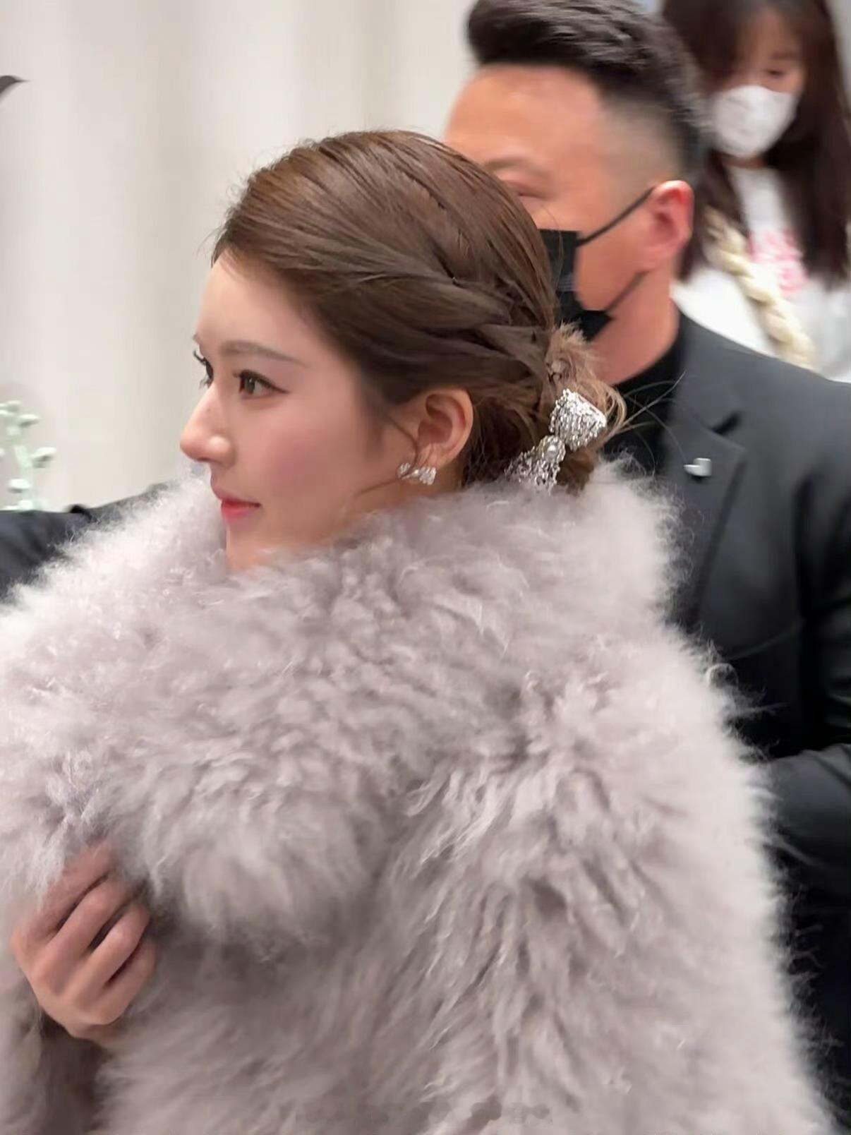 爱看老露盘头有种古早千金味儿~内娱女明星多点盘头吧 