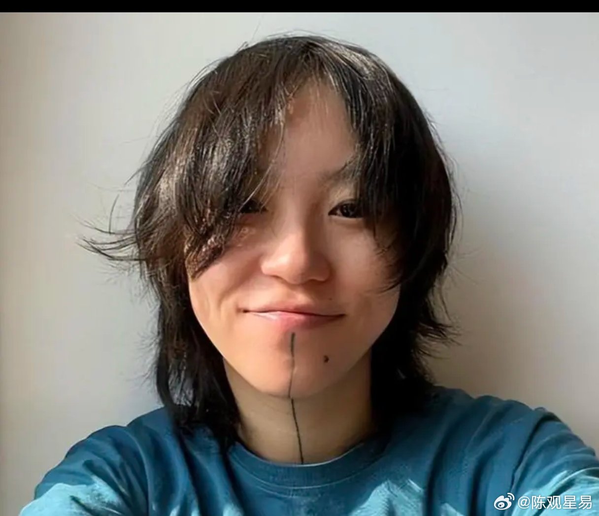 窦靖童窦靖童现在走食神运，运气还带些好处，大家发现没有？人运气走好些时，感觉整个