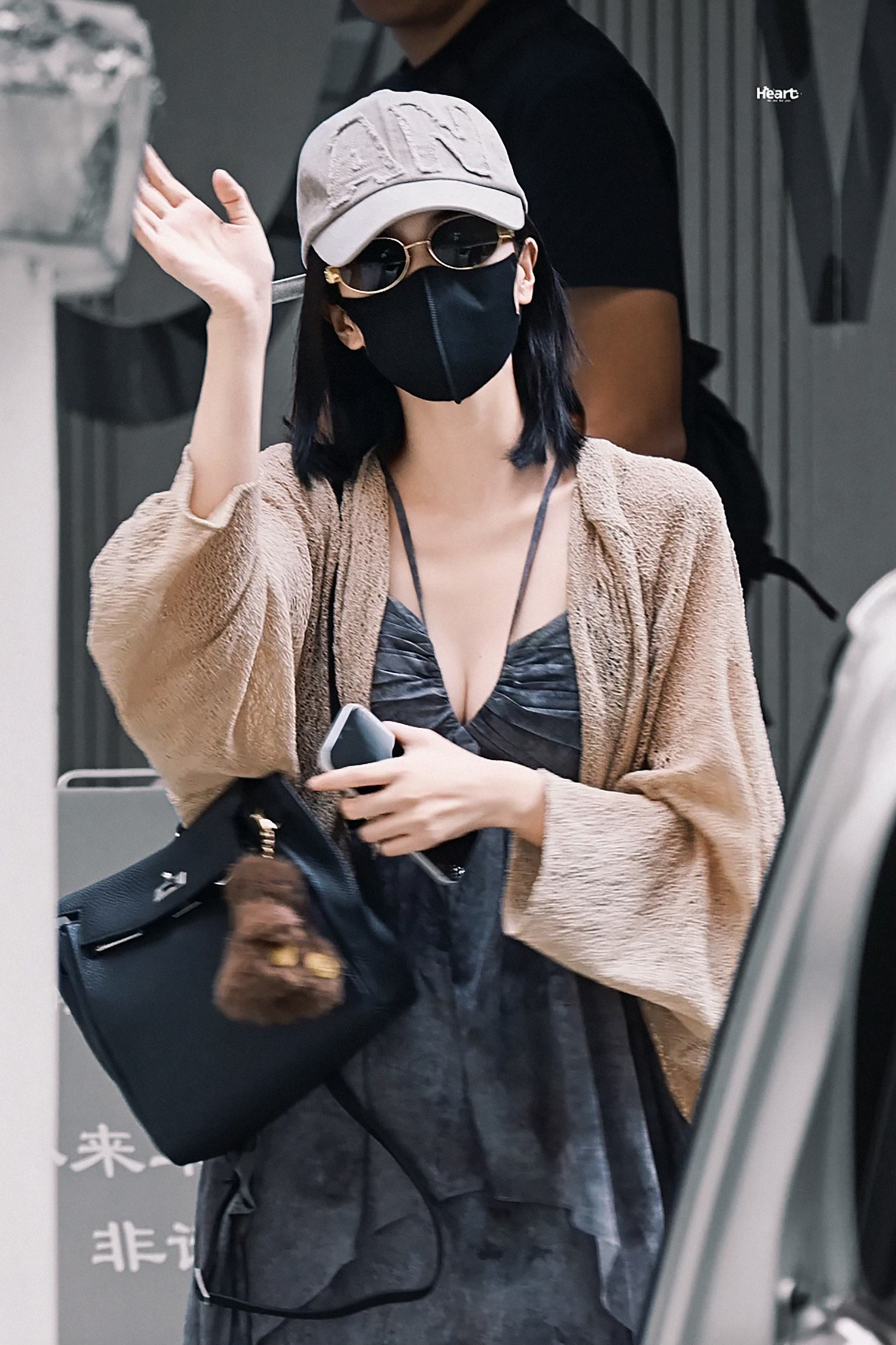 姐姐眼睛好大[流鼻血] ​​​