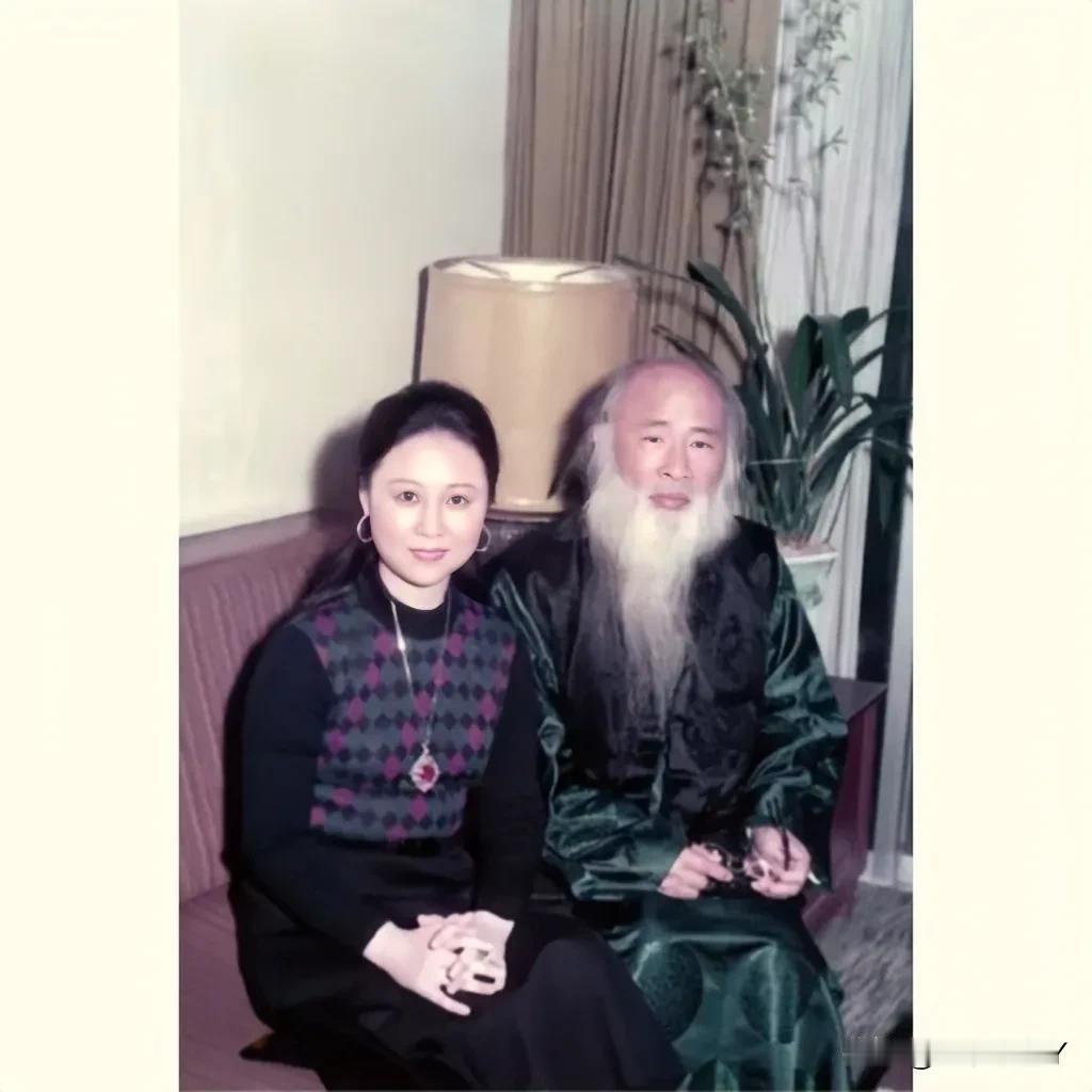 1980年代初，美国，琼瑶和张大千的珍贵合影