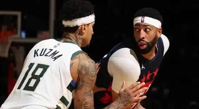看NBA上咪咕视频，安东尼-戴维斯身披奇才队服的首战就拿到34分11篮板，是奇才