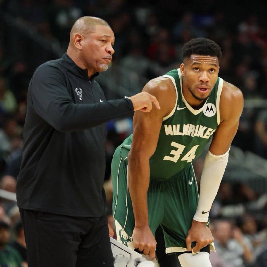 据Chris Haynes报道，字母哥与雄鹿队队友会面，回应了交易传闻，并告诉他