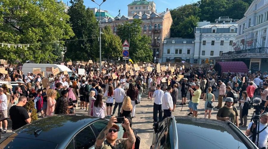 7月16日，俄罗斯网络上欢声一片：乌军总司令被希望保住位子的乌防长隔空痛批了！