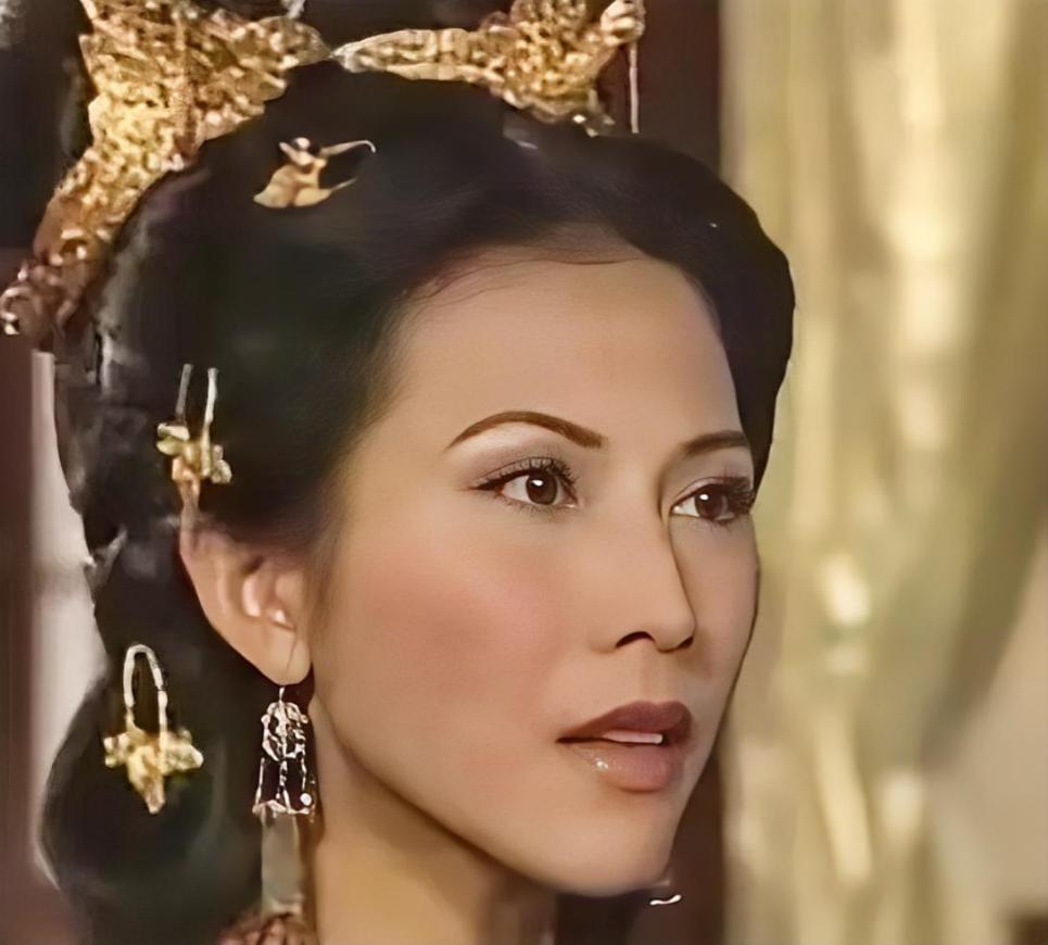 1634年，李自成的大将高杰，趁四下没人，将李自成的媳妇邢夫人拉到暗处，心急火燎