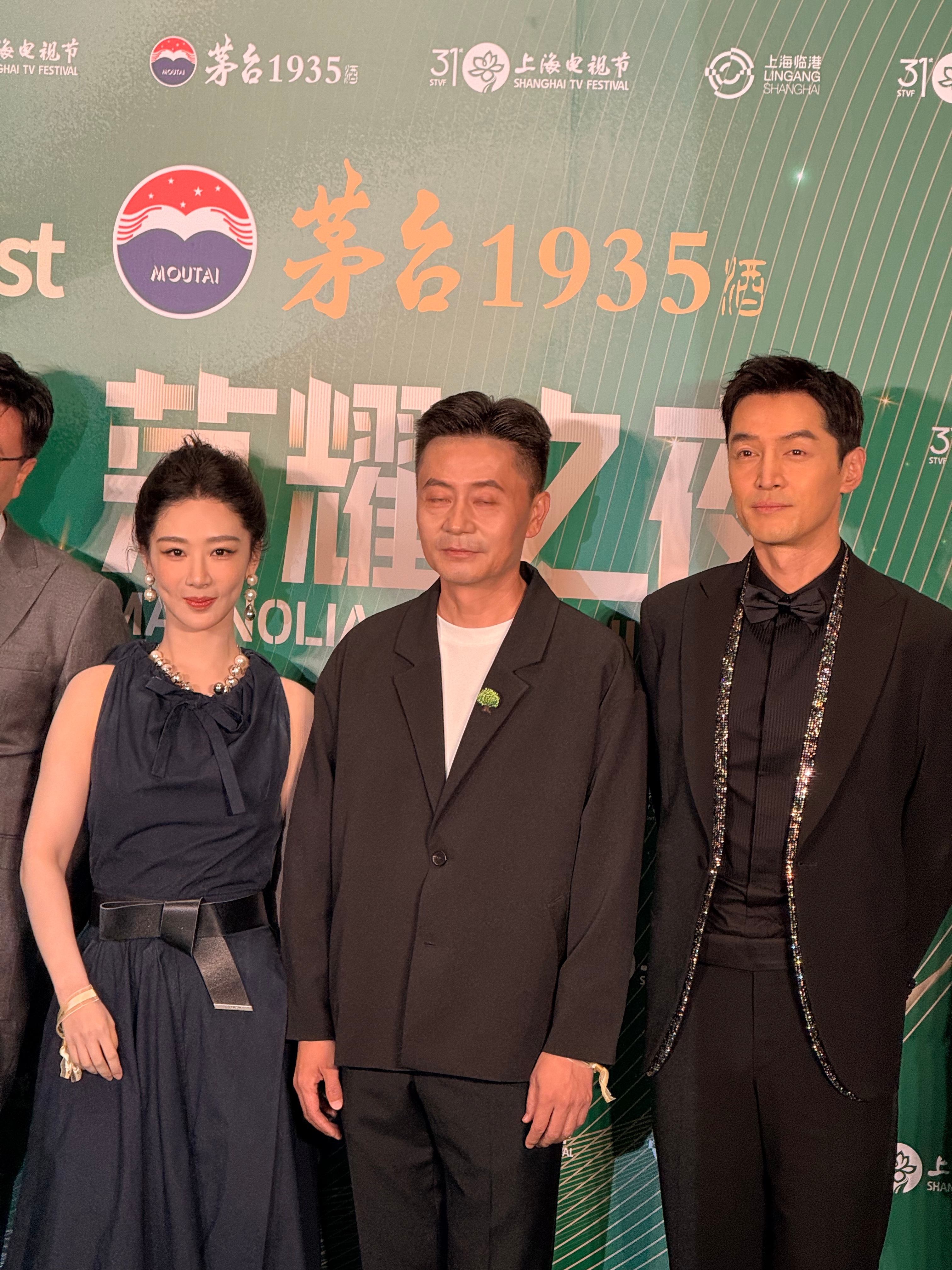 【杨紫白玉兰提名晚宴生图】直击白玉兰提名晚宴 《生命树》剧组亮相白玉兰提名晚宴，