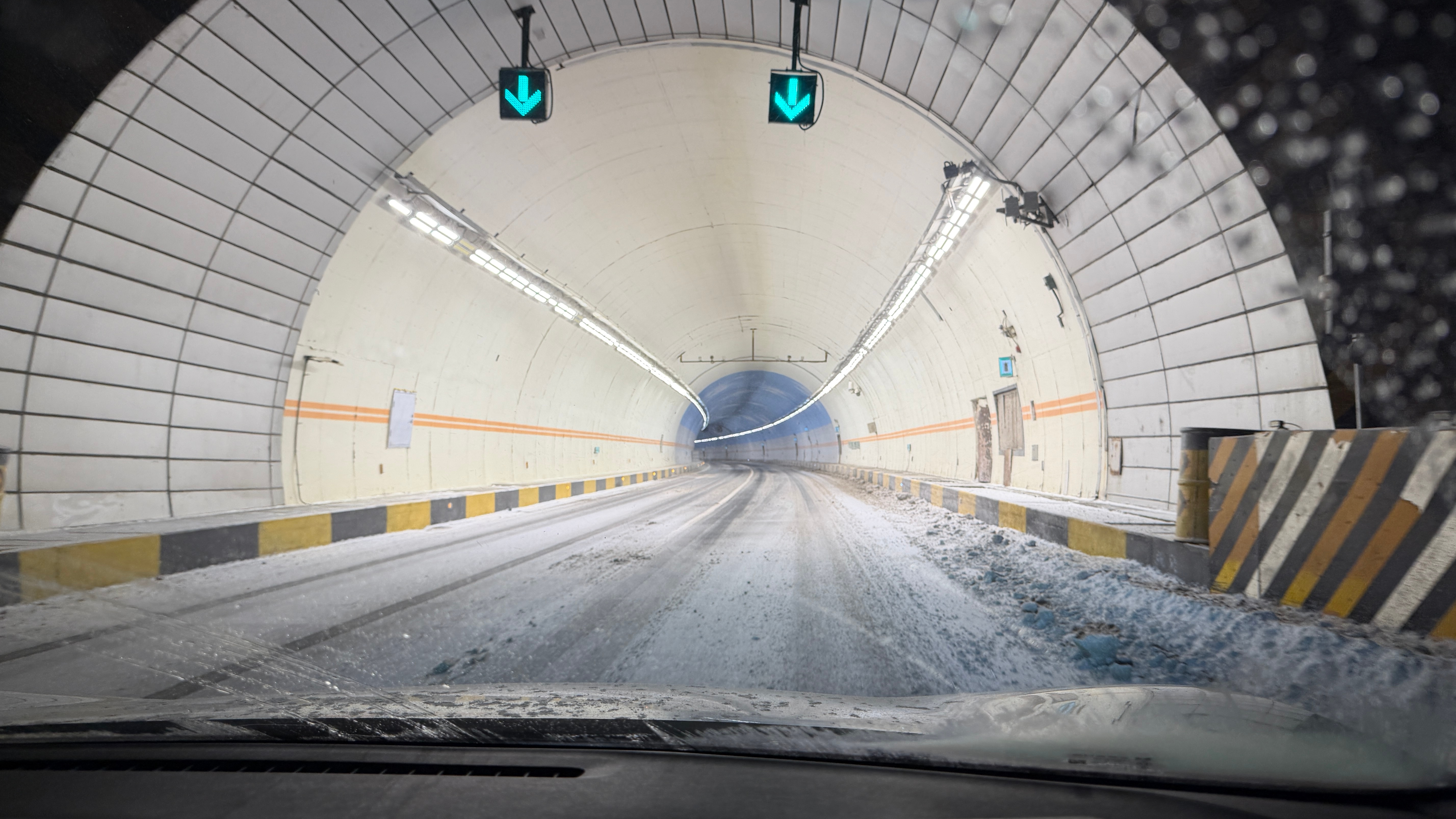 连拉了3天肚肚………这一趟崇礼给我去的回来直接蒙脱石散+肠炎宁+感康当饭吃吃得我