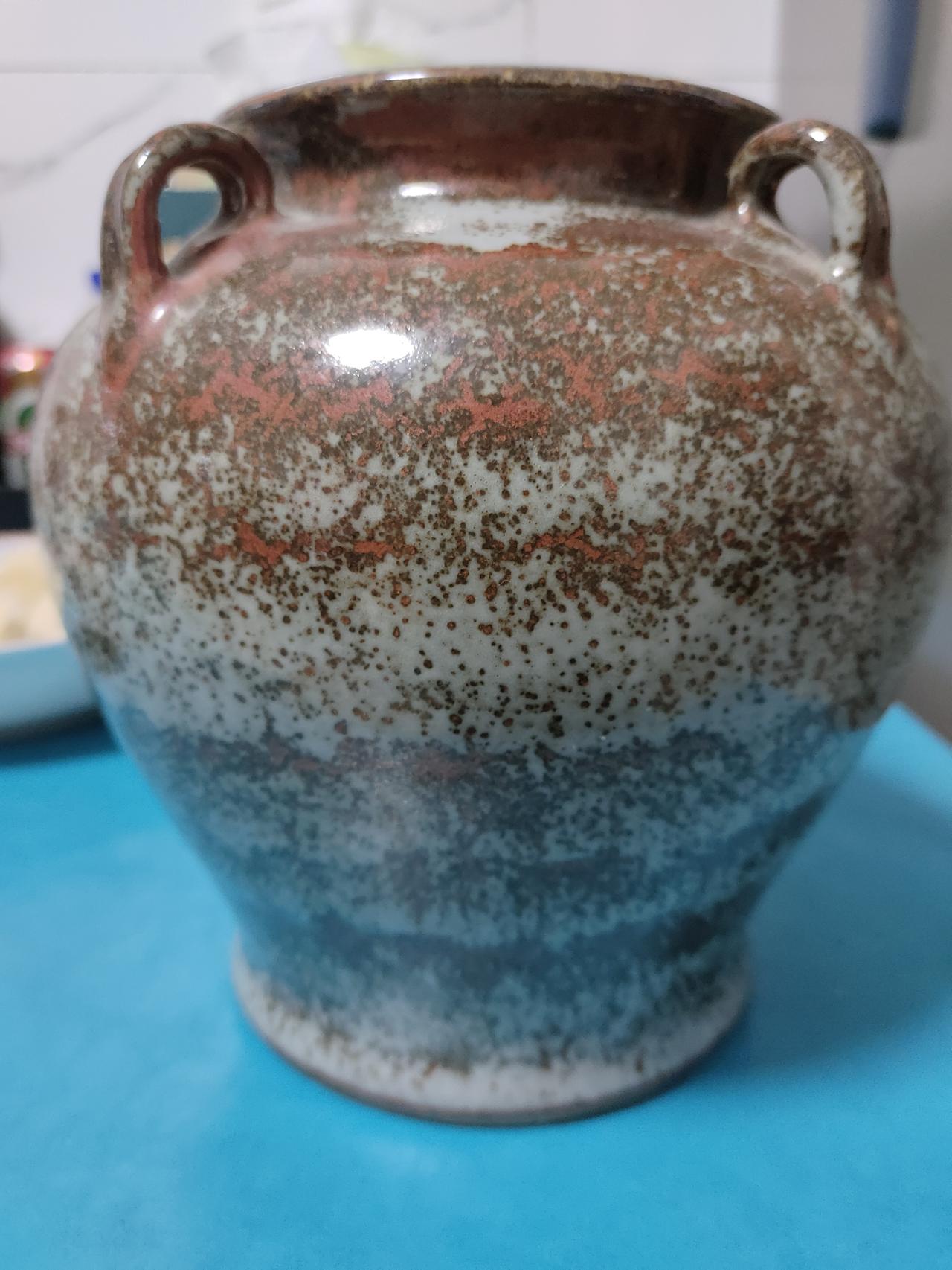 清雍正无款官窑铁锈花窑变釉仿宋四系罐 品鉴小记
 
此件四系罐为清代雍正时期烧制