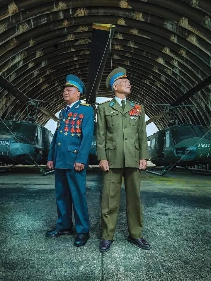 越南老兵与休伊 UH-1 易洛魁直升机