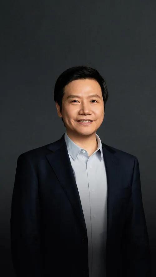 雷军，科技界的“草根逆袭王”。小时候，他是沉迷编程的“小书虫”，校园编程大赛的常