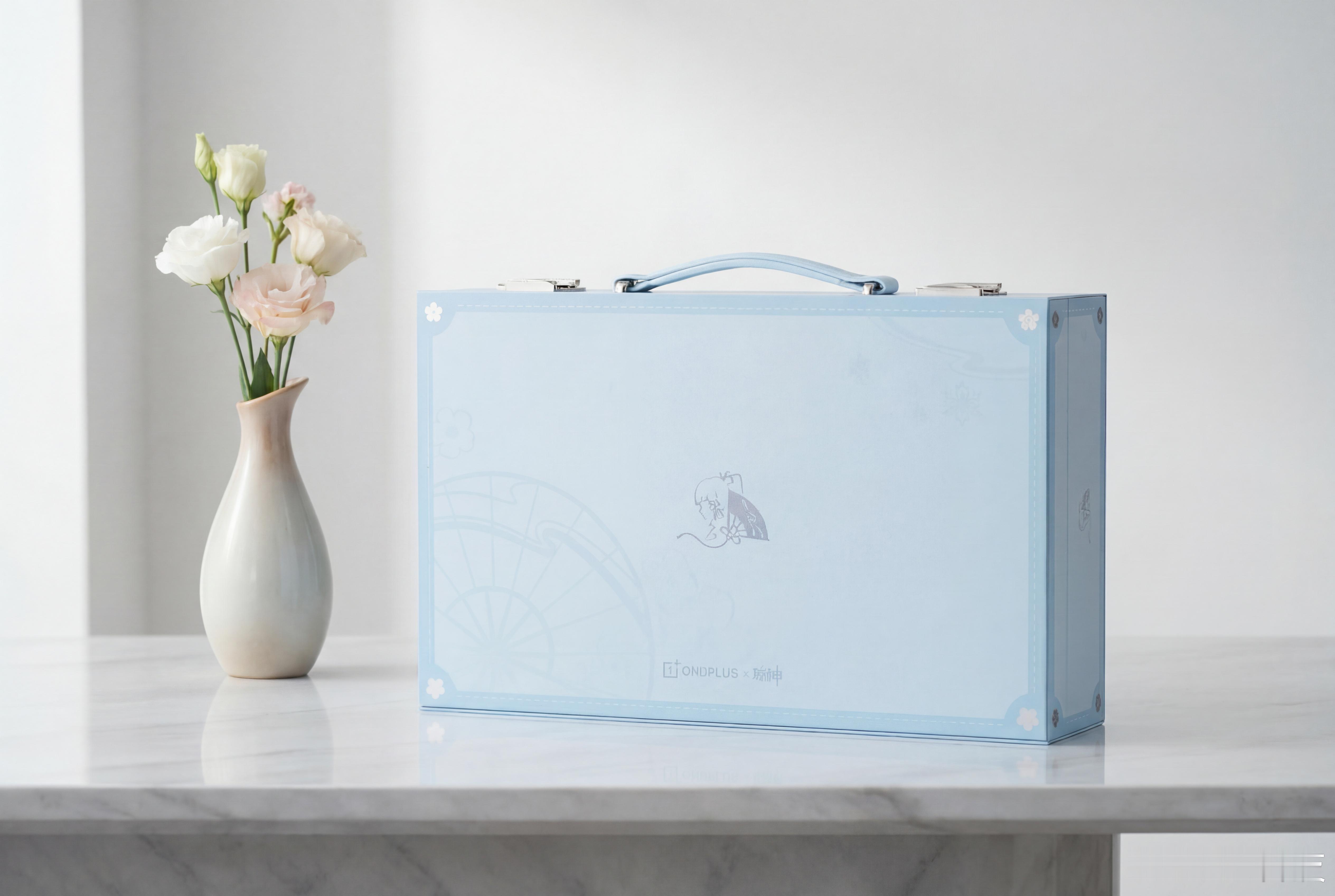 别说你们没有一加Ace 6T原神神里绫华定制机手提箱仪式感、雪霁蓝机身、背盖白鹭