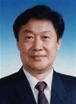 2003年，杨利伟搭乘神舟五号成功飞入太空。科技人员第一时间来到钱学森家里，把喜