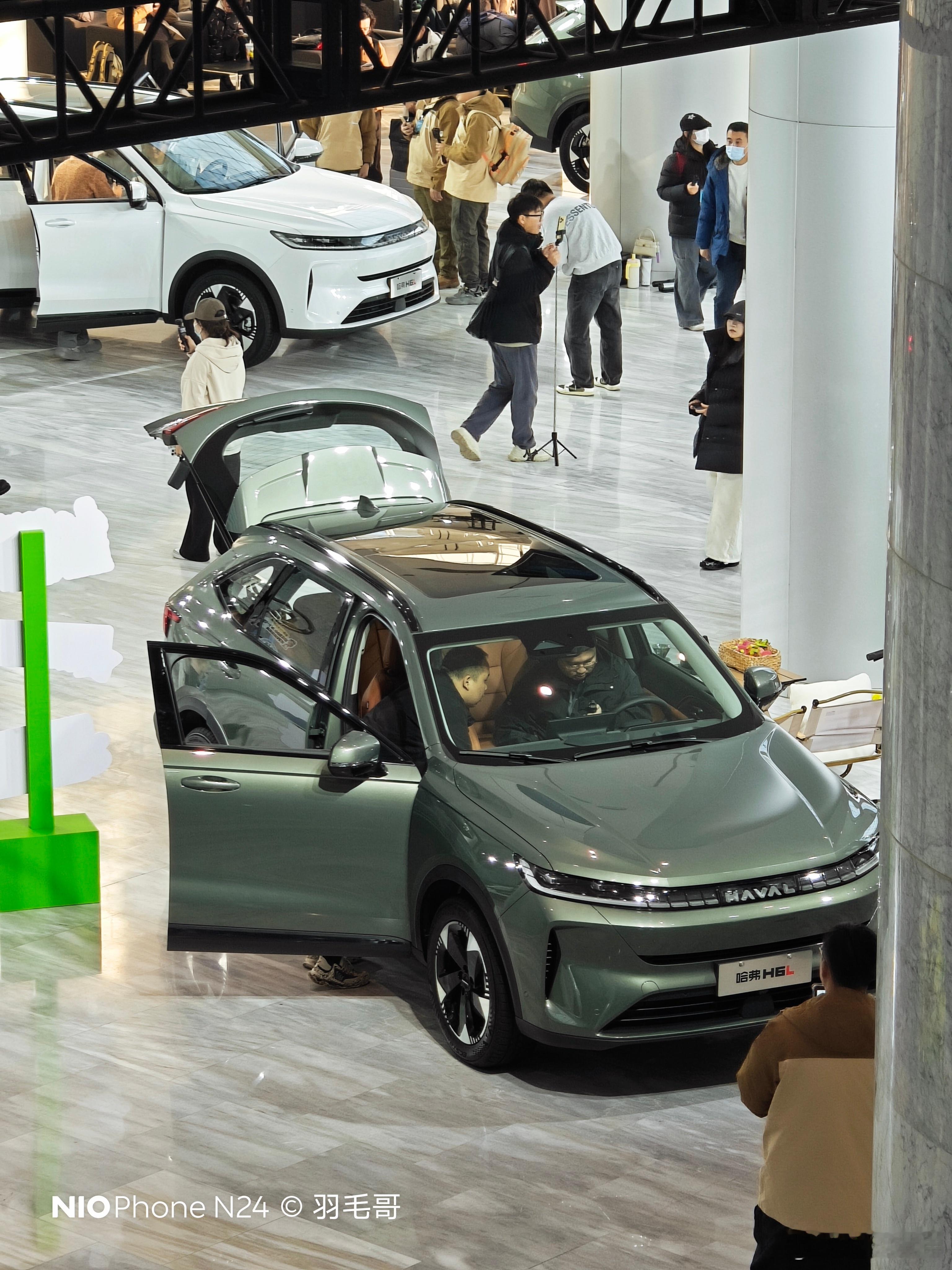 长城这个外观霸气的技术中心运营管理的有点东西，这么大个地方二层的扶手居然没有任何