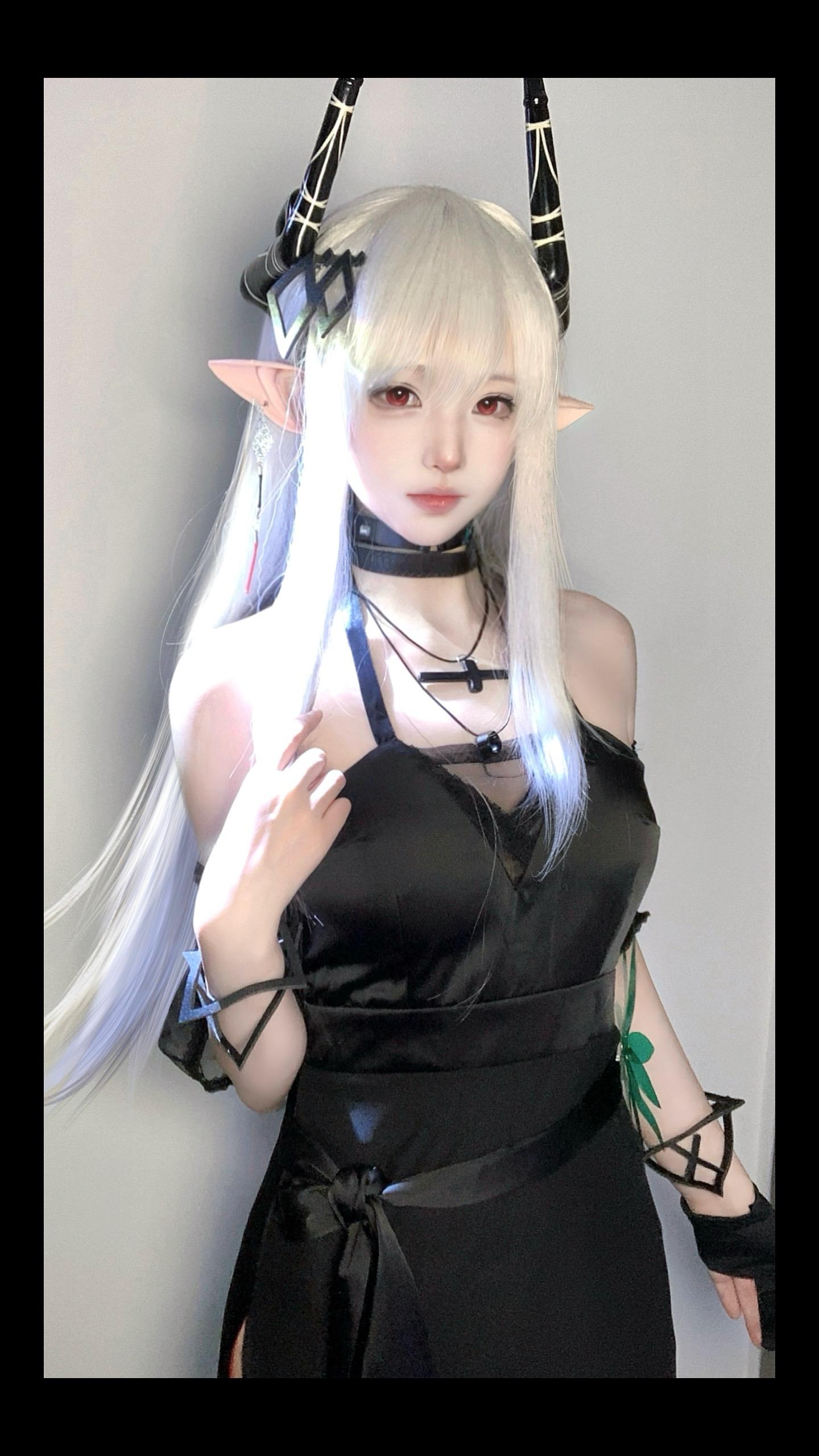 萨卡兹大姑娘。