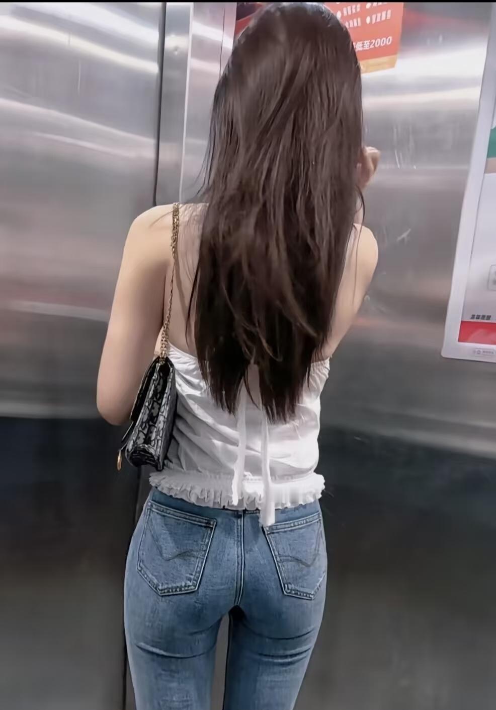能秀出好身材的就是适合自己的
牛仔裤 日常牛仔裤穿搭 高腰牛仔裤穿搭 牛仔裤穿搭