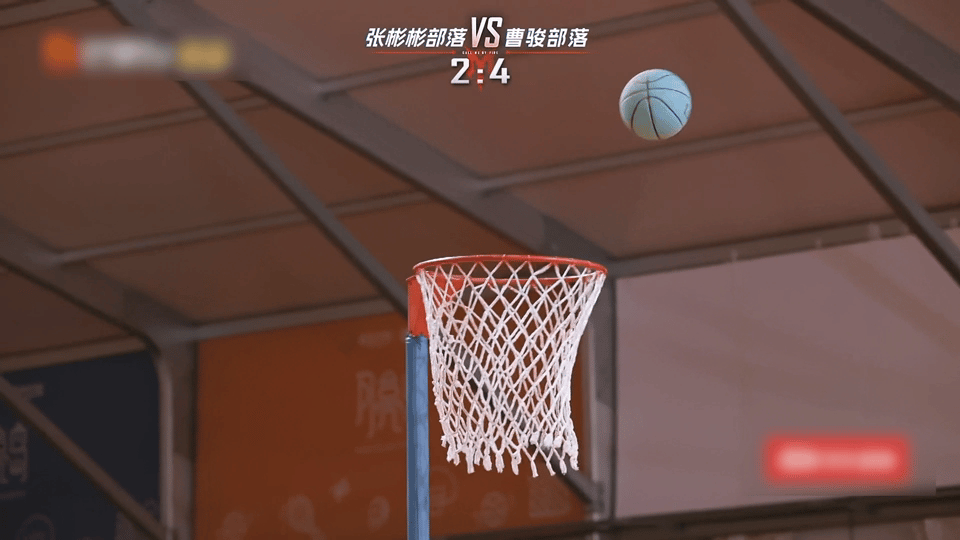 管健嘉晨抢球输给了刘畊宏绝对力量给我笑惨了，管健嘉晨和刘畊宏这段刺激的对决也是让
