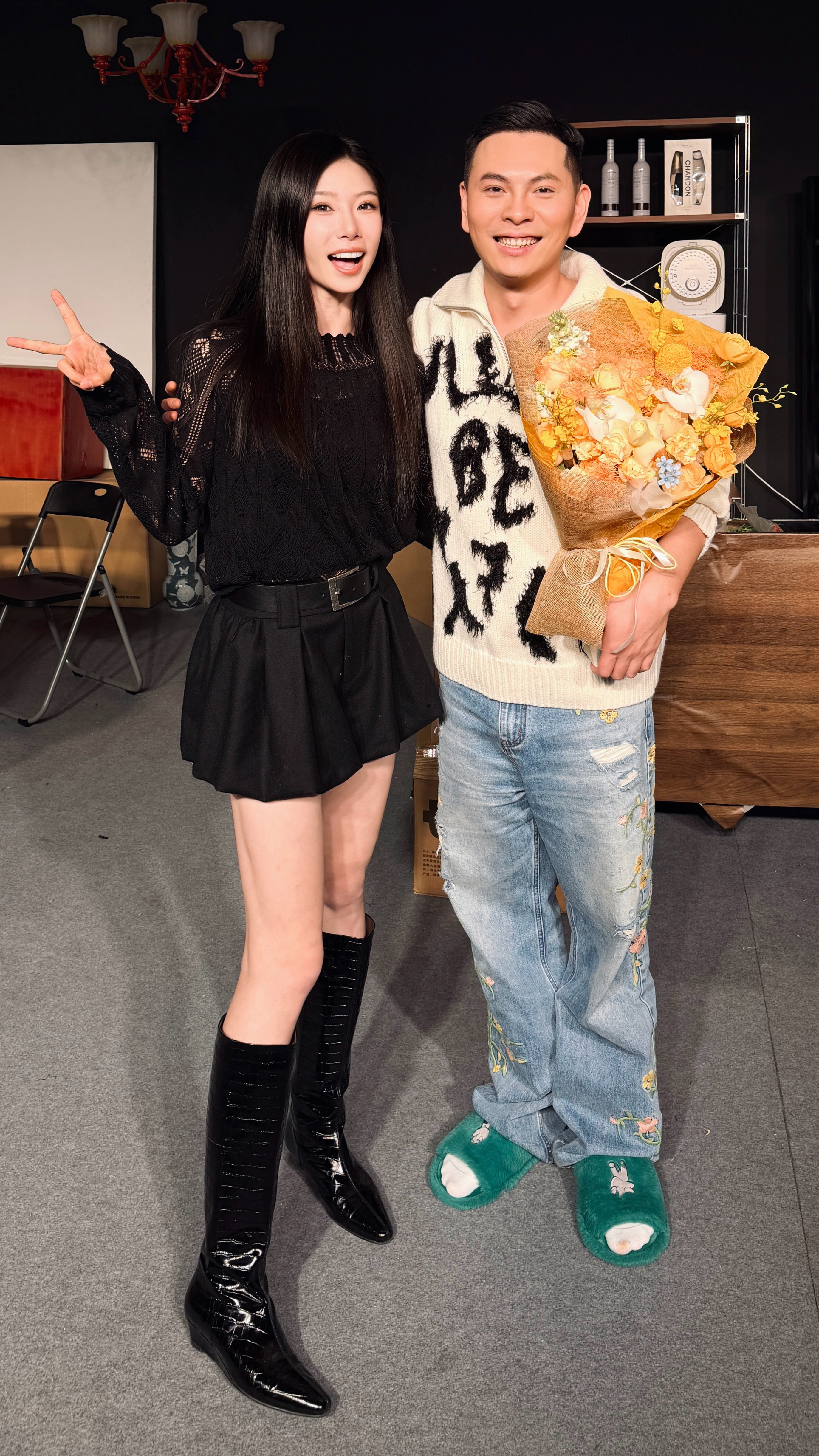 飞了2865公里，来看沉浸式独角戏「暖房」永远在发光的“派”，表演与独白让现场的