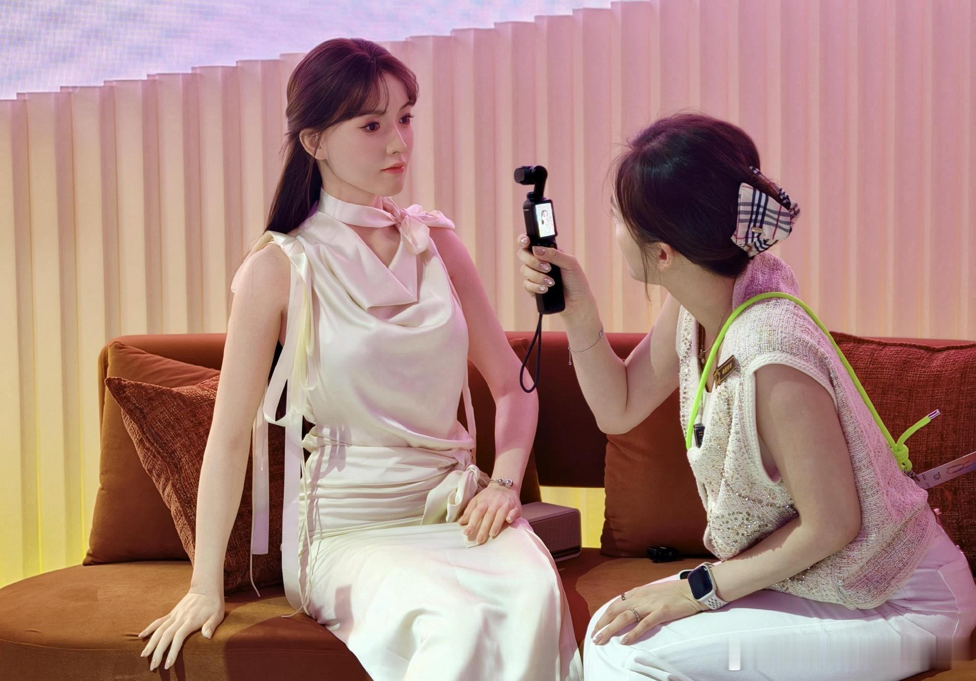 你会花99万买机器人吗机器人越来越聪明确实是趋势，但在“情感陪伴”和“实用功能”