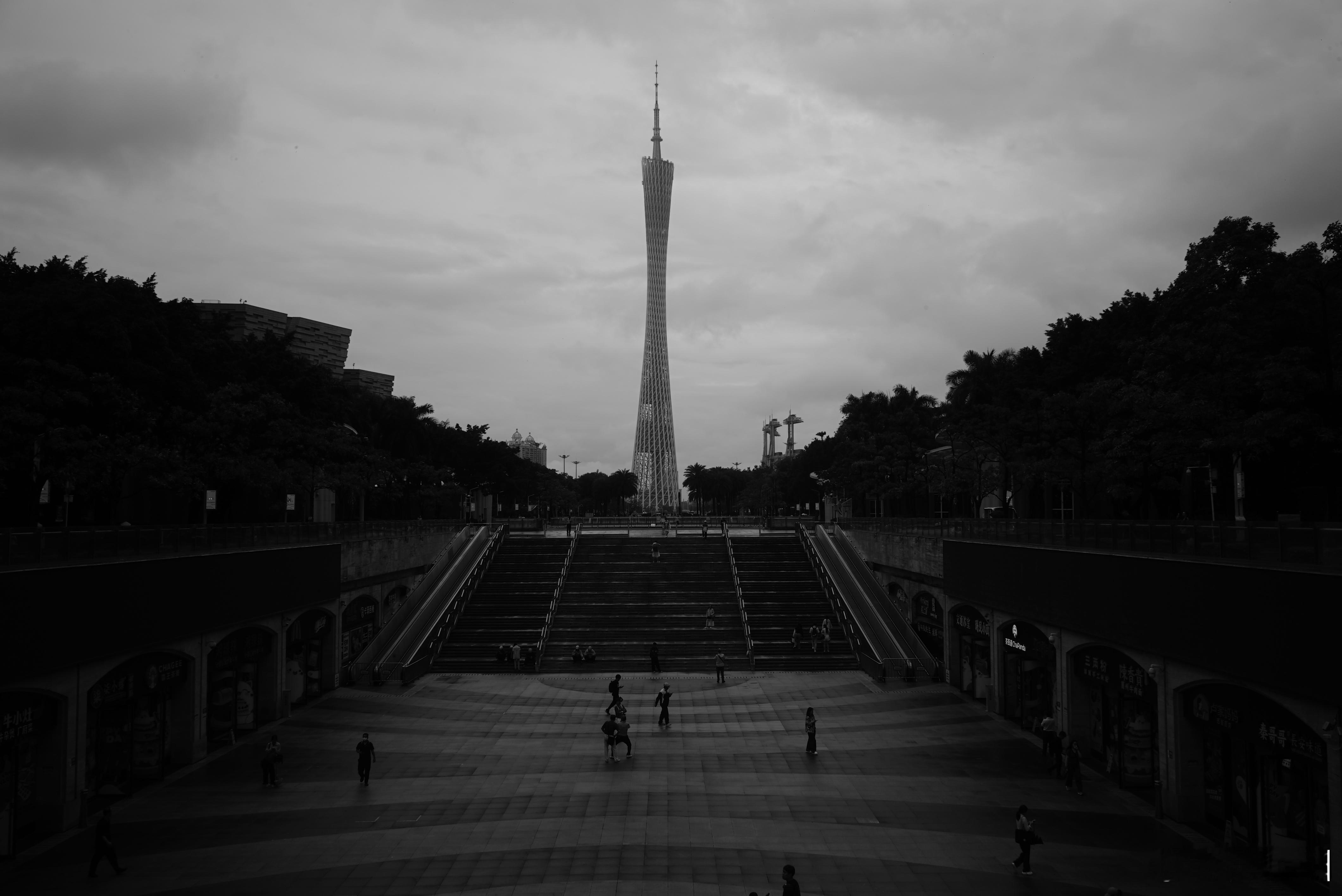 黑白影调的慢时光，广州珠江新城的风雨欲来时城市影像记城市摄影黑白 索尼A7S 福