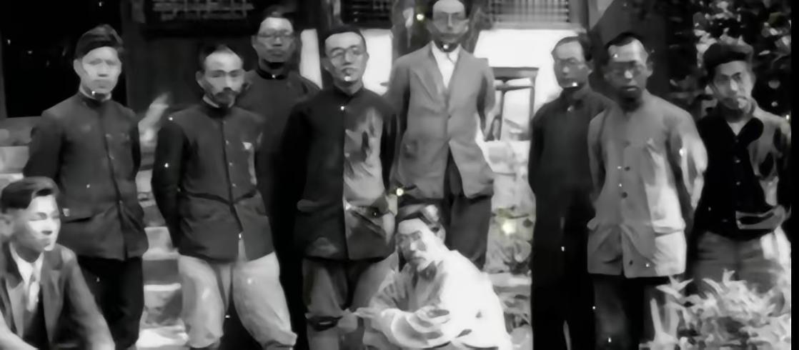 1938年，西南联大300多名师生，从长沙徒步前往昆明。沿途1600公里，山高路