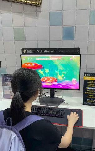 上海逛CJ打卡AI互动游戏上海CJ打卡多款AI游戏！一边被《人是不能飞的》操作狠