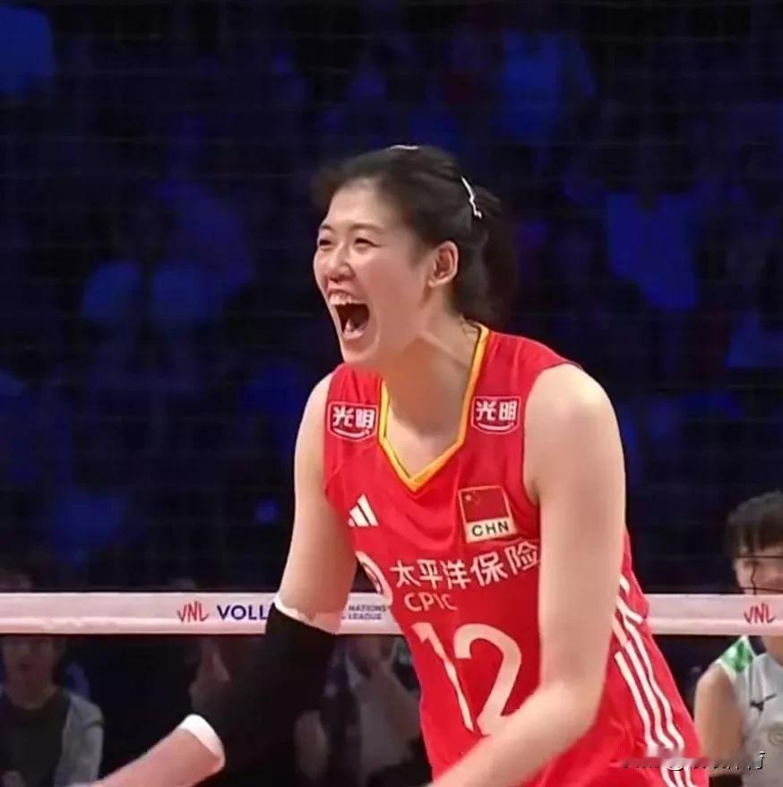 中国女排—日本
第二局中国队25：19扳回一局。
李盈莹12分，吴梦洁8分，袁心
