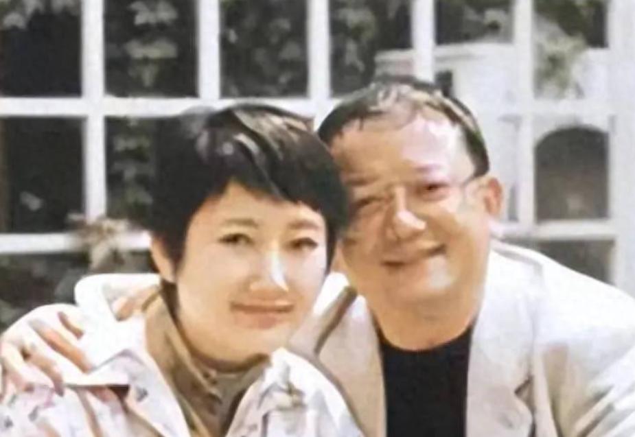 1996年10月，48岁的王刚娶了36岁的成方圆，有一次，王刚醉酒后对成方圆说：