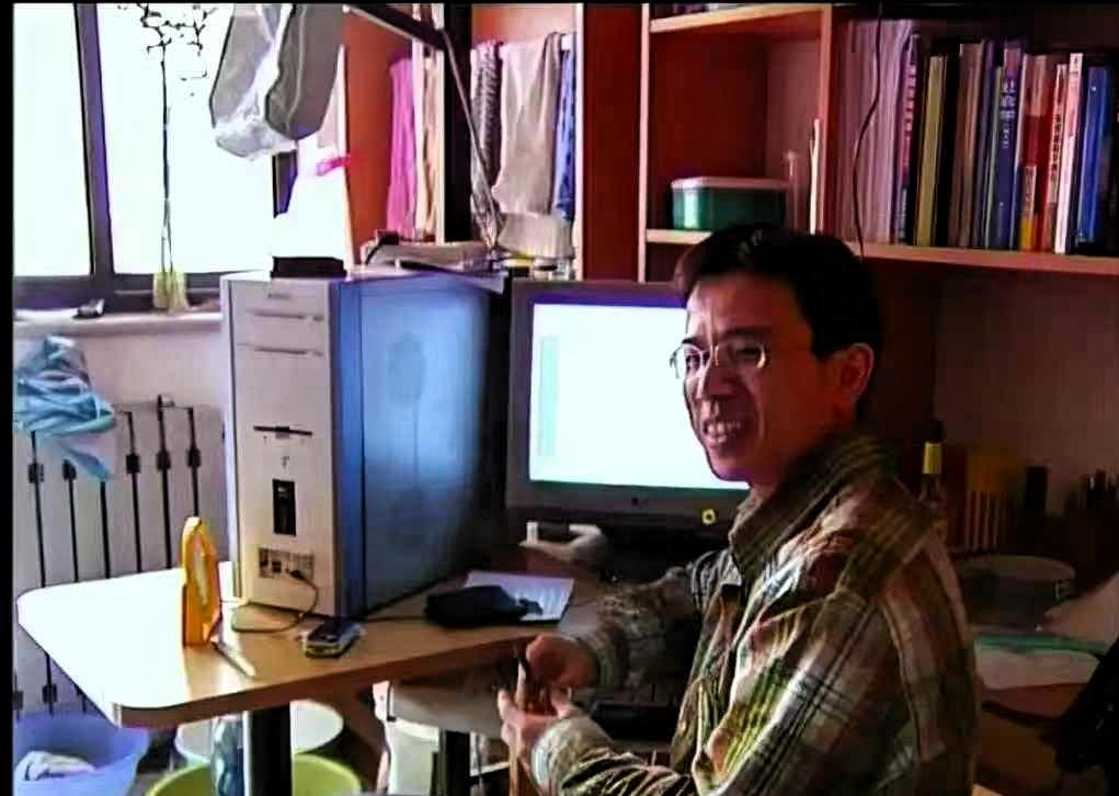 43岁的叶君就这么走了，没有结婚，没有孩子是他一生的遗憾。

作为清华大学毕业的