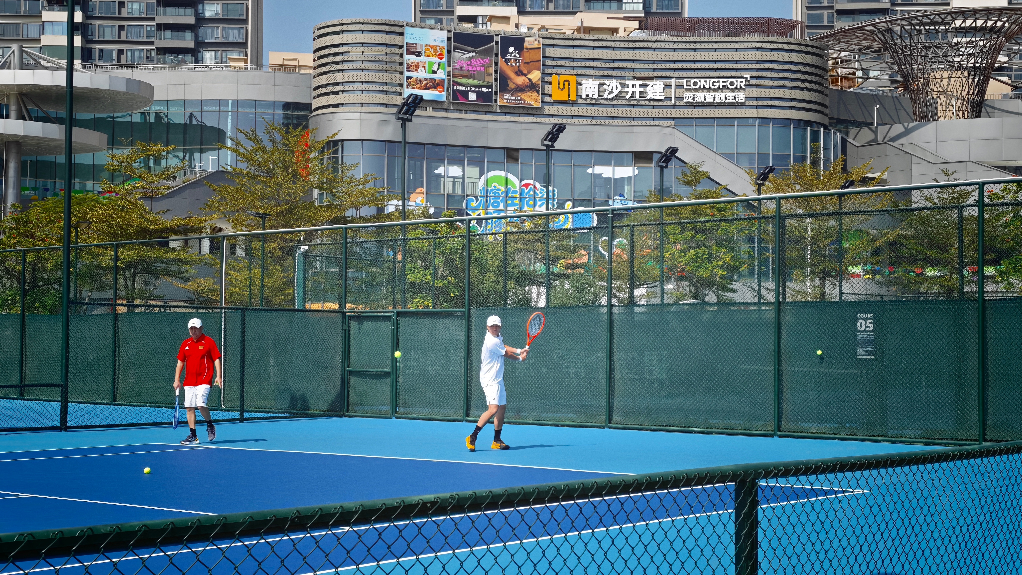 诶这么快就又重返南沙了，初夏一般的温暖，广州总是这个时段戴维斯杯中国主场的不二之