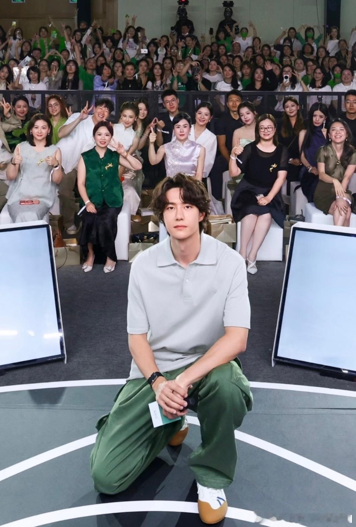 王一博这和求婚有什么区别现场的摩托姐姐太幸福了！这份独一份的仪式感，狠狠羡慕了百