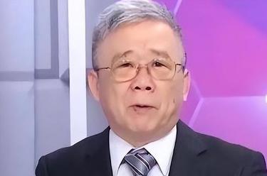 台湾省退役少将栗正杰在节目上表示，赖清德的儿子躲在美国不回台湾当兵，结果赖清德就