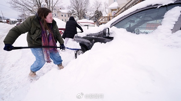 【#美国冬季风暴致死人数升至42人# 】据美国方面消息，截至27日，连日来席卷美