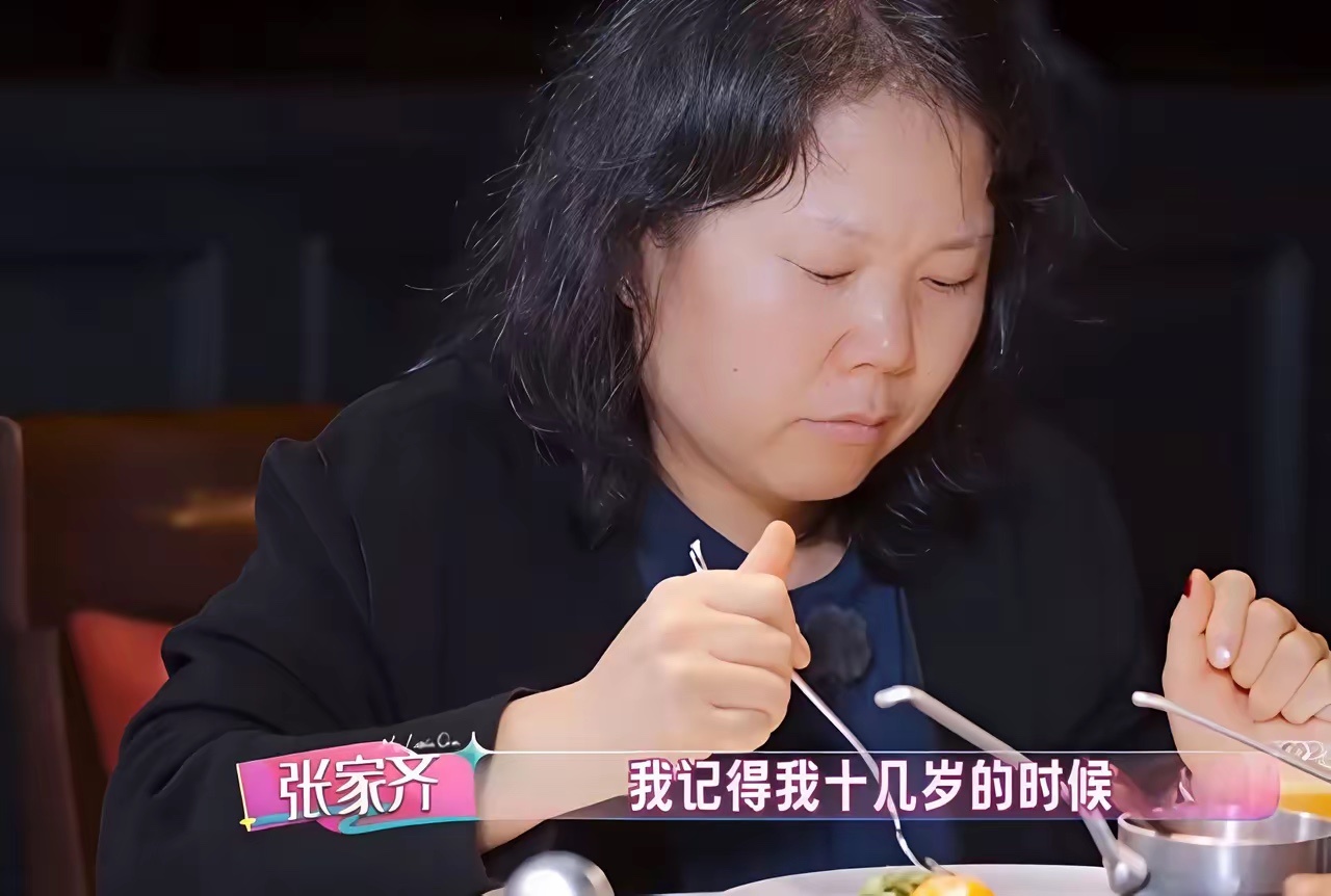 《我家那闺女》一边是张家齐探访王鹤棣门店，软萌可爱收获网友夸赞；另一边张家齐妈妈