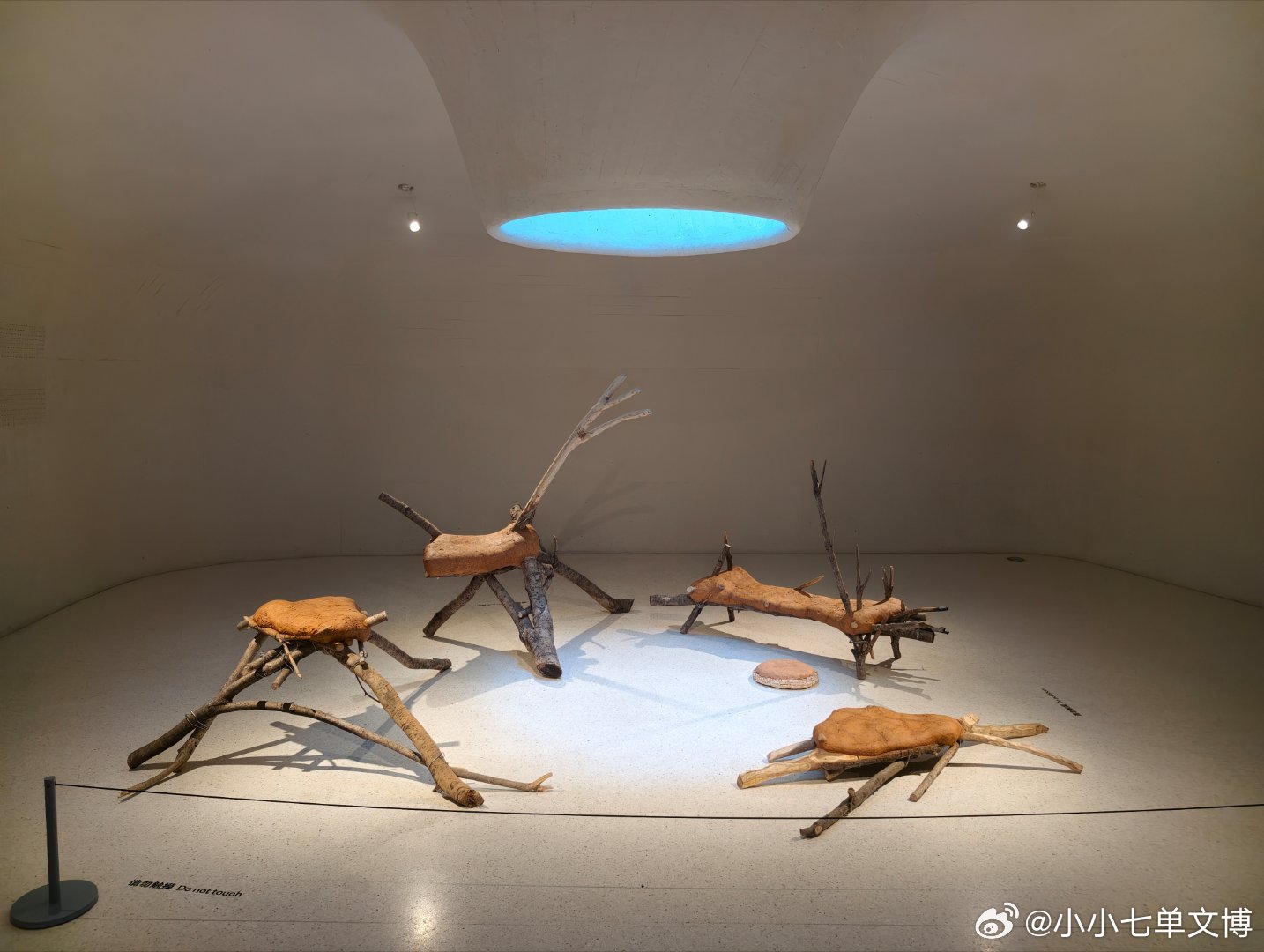 小小七的生活方式阿那亚 参观UCCA沙丘美术馆——“杨心广：幽暗地表”艺术展览 