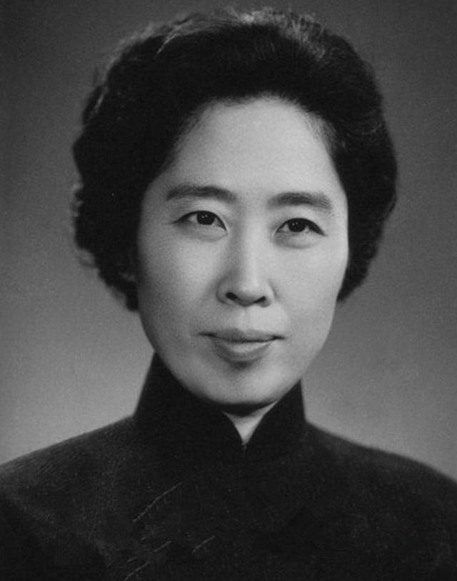 1979年，王光美终于走出了监狱，令她没想到的是，第一个来拜访的人，竟是毛主席昔