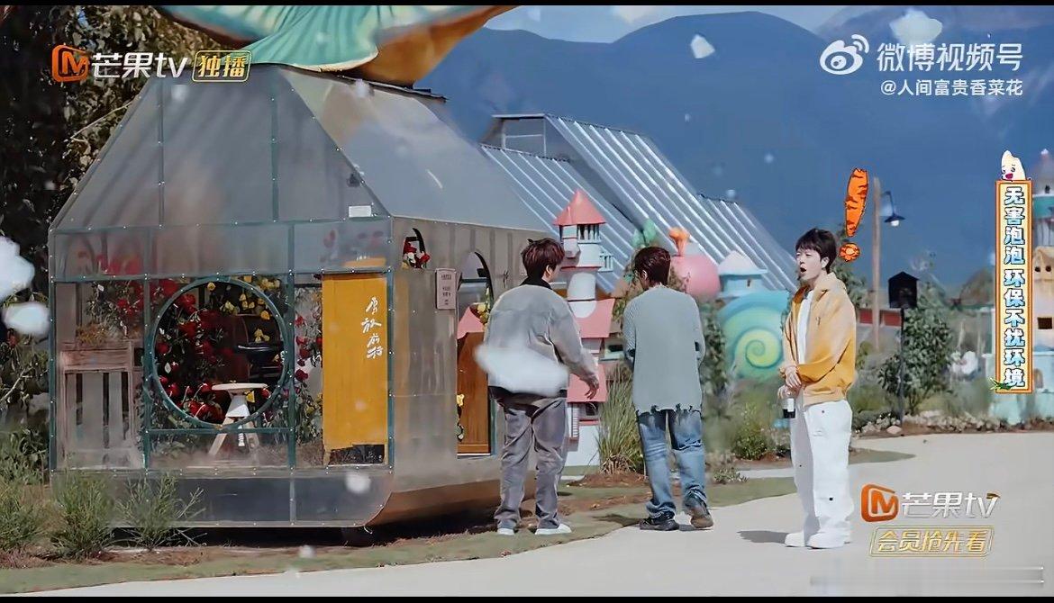 陆虎的房子 雪落下的声音 虎吉你是懂氛围感的！人造雪配《雪落下的声音》清唱，一开