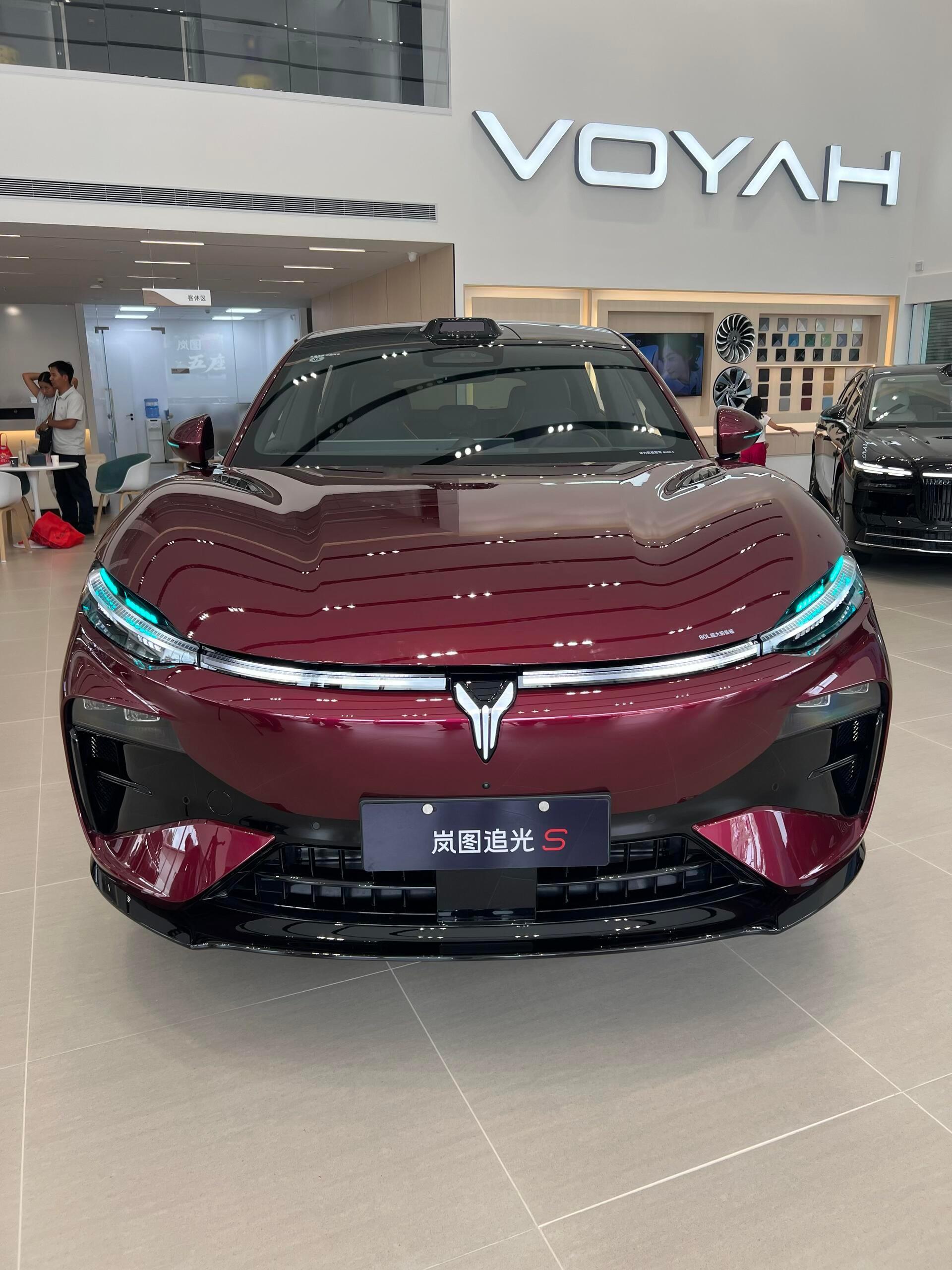 中大型纯电SUV，轴距3000毫米，CLTC最高740公里，全域800V支持5C