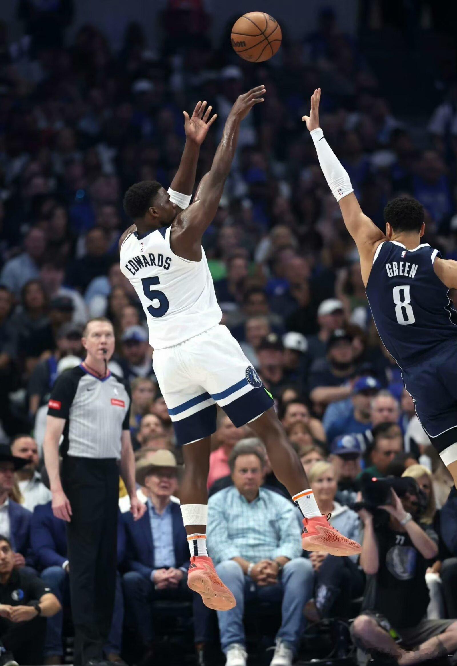 华子29+10+9！森林狼1比3独行侠NBA西部决赛G4，森林狼客场105-10