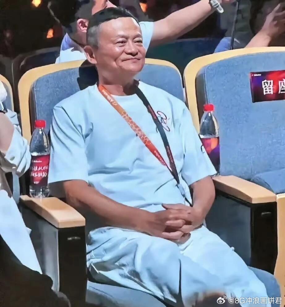 马云，才是大聪明。退居二线养了几年身体，现在脸上有肉，自信而从容。这状态比起刘强