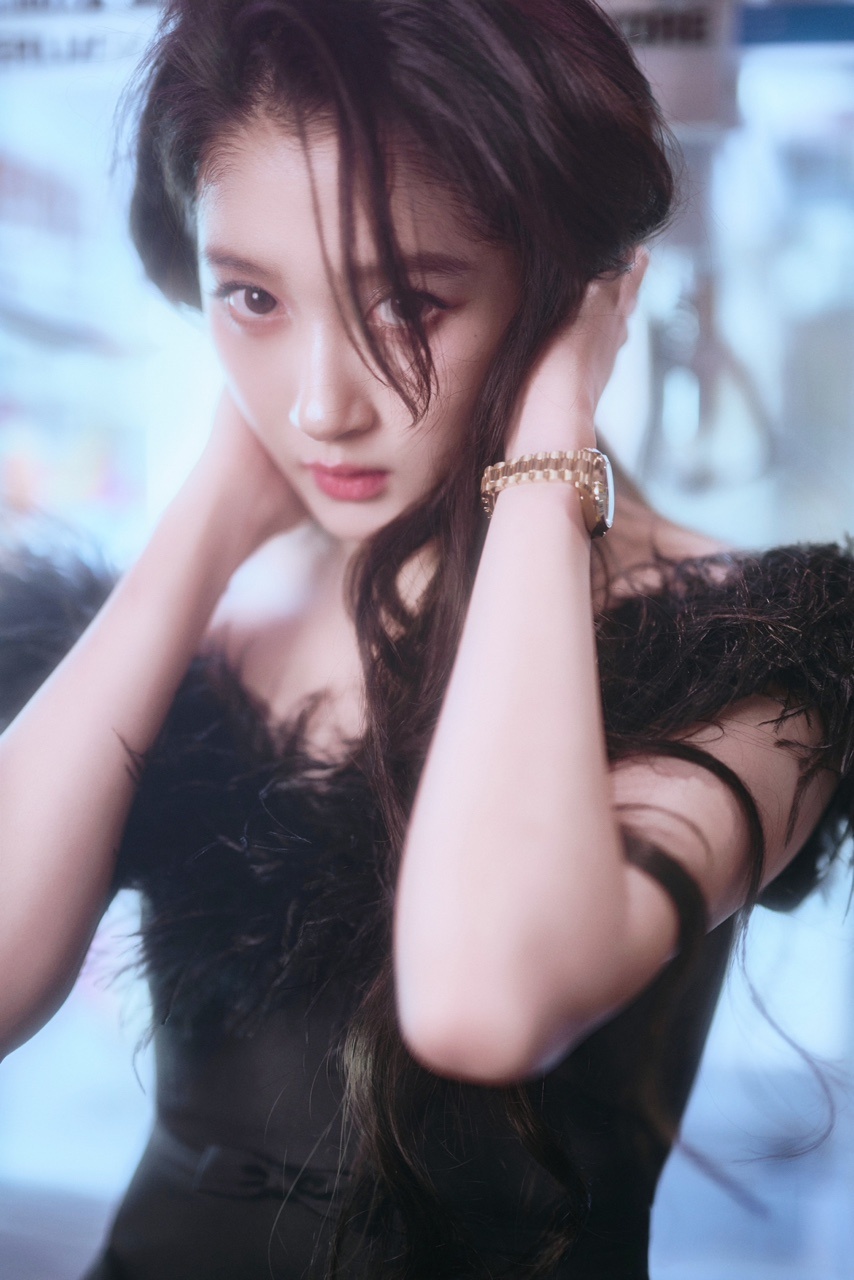 娱乐关晓彤春楠化妆关晓彤羽毛礼服裙 好美的晓彤 