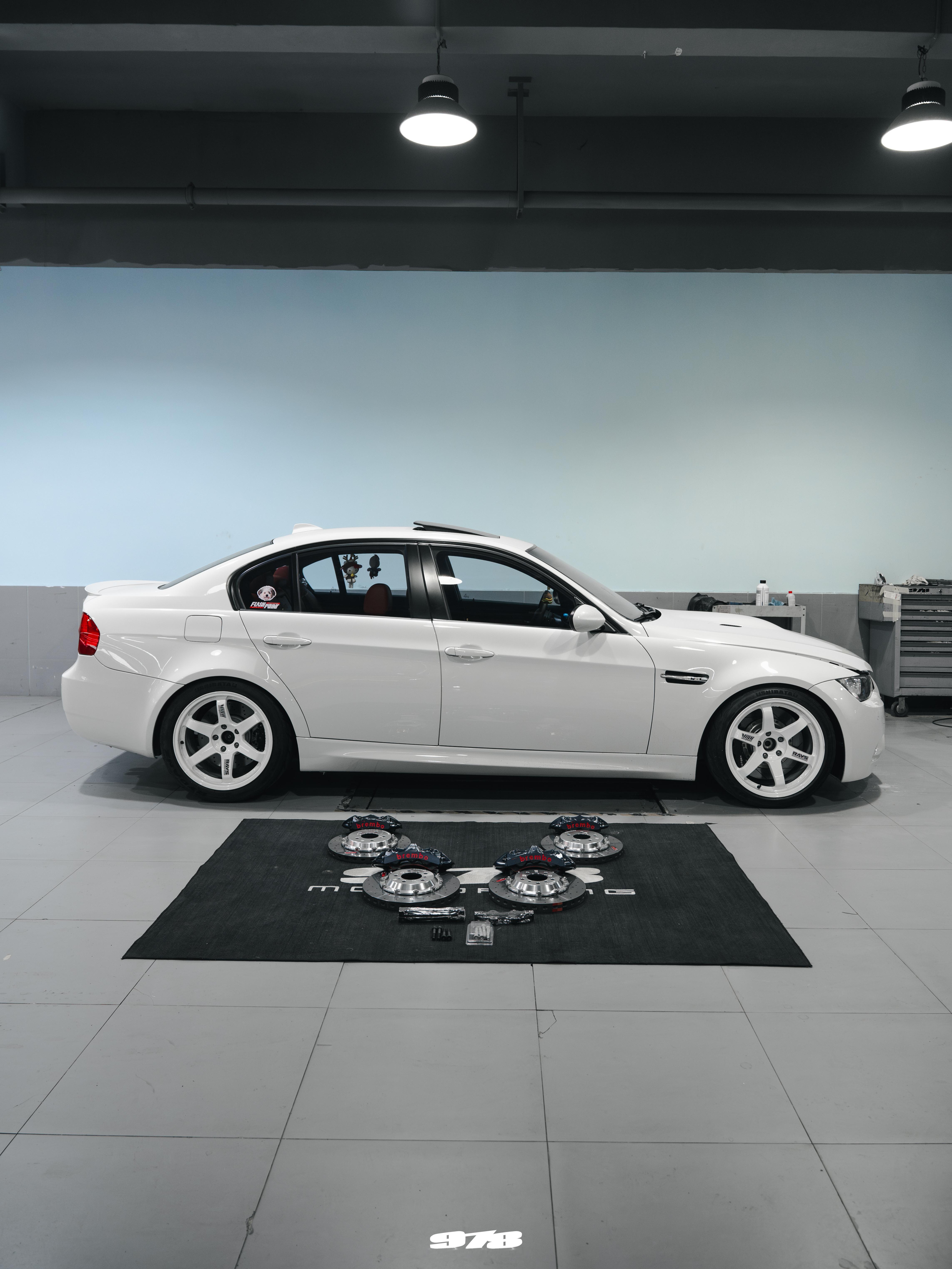 978Motoring出品宝马E90 M3升级Brembo GTS制动套装前六后