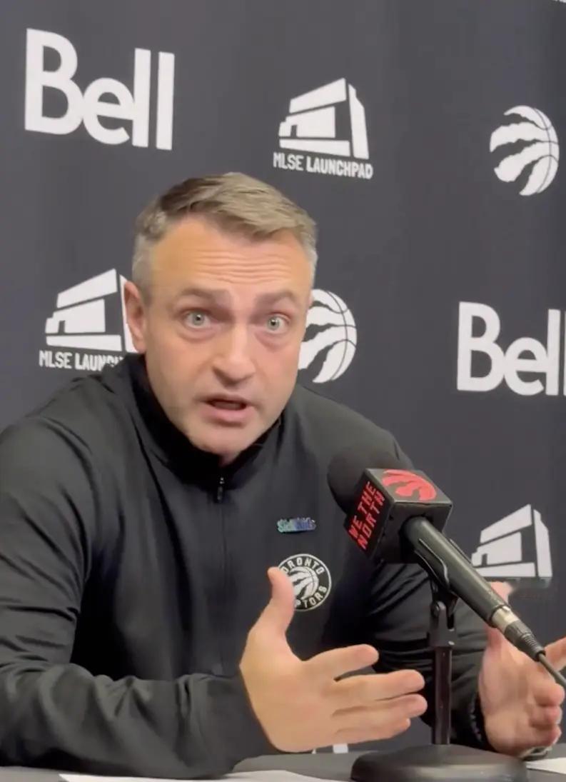 猛龙主帅拉贾科维奇接受了采访，谈到了防守端面对里夫斯时保持纪律性的难度：“这个联